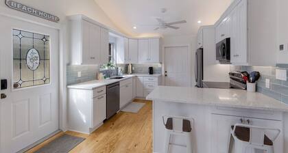 Stay at Pine Key- A Cozy Beach Cottage Retreat!