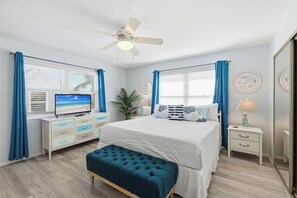 2 bedrooms, iron/ironing board, free WiFi, bed sheets - Sunsets & Daydreams – Good Times & Sunshine! (Holmes Beach)