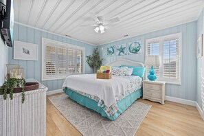 6 bedrooms, iron/ironing board, travel crib, free WiFi - The High Tide Hideaway @ The Beach  (North Myrtle Beach)