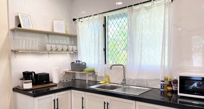 Modern Comfort, 2BDR with outdoor shower 5 mins to Apia 🌺Vaimoana Unit🌺