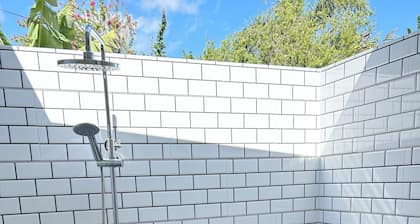 Modern Comfort, 2BDR with outdoor shower 5 mins to Apia đșVaimoana Unitđș