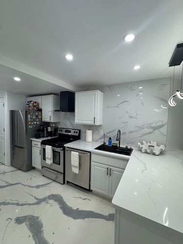 Cozy and Modern 2-bedroom apartment in lovely Yaphank