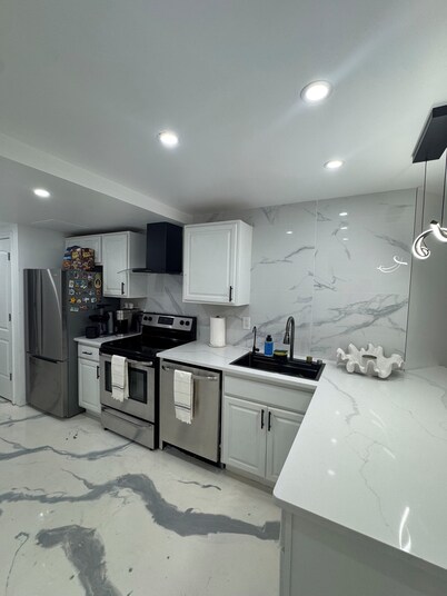 Cozy and Modern 2-bedroom apartment in lovely Yaphank