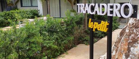 تفاصيل الفندق من الخارج