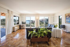 Living area - S'ALGUERET - Cozy house with shared pool and sea views in Portopetro - Free Wi-Fi (Santanyí)