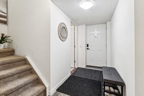 Charming 1BR Basement Suite w Parking Calgary