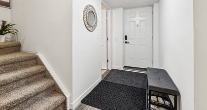 Charming 1BR Basement Suite w Parking Calgary