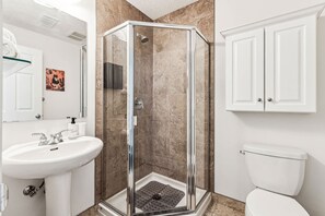1 bedroom, Internet - Charming 1BR Basement Suite w Parking Calgary (Calgary)