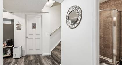 Charming 1BR Basement Suite w Parking Calgary