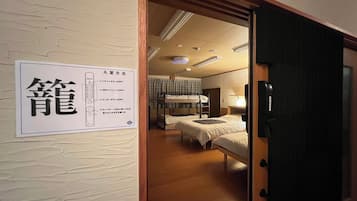 Luxury Double Room, Multiple Beds, Mountain View | Free WiFi, bed sheets