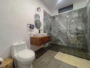 HandtĂŒcher, Seife, Toilettenpapier