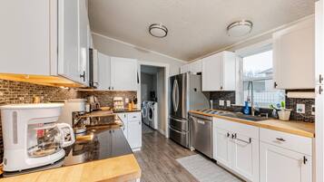 Fridge, microwave, oven, stovetop