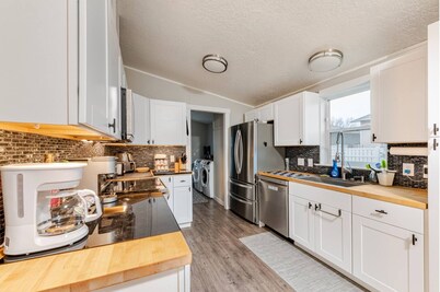 Family & Pet Friendly Deer Park Gem full kitchen fenced backyard 3bd 2ba sleep 6