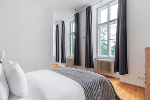 3 bedrooms, iron/ironing board, WiFi, bed sheets - Blueground | Wieden, view, nr Belvedere (Vienna)