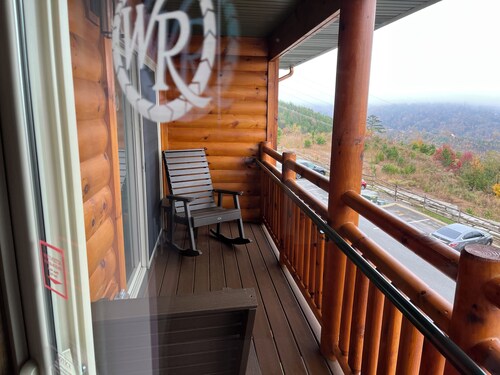 Charming 1-bedroom villa with AC and fitness room in wonderful Gatlinburg.