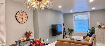 Brand New University-Themed Home ON Pitt Campus, Outdoor Dining, Free Parking