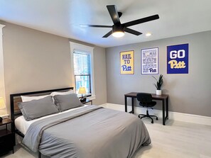 4 slaapkamers, een bureau, een strijkplank/strijkijzer, gratis wifi