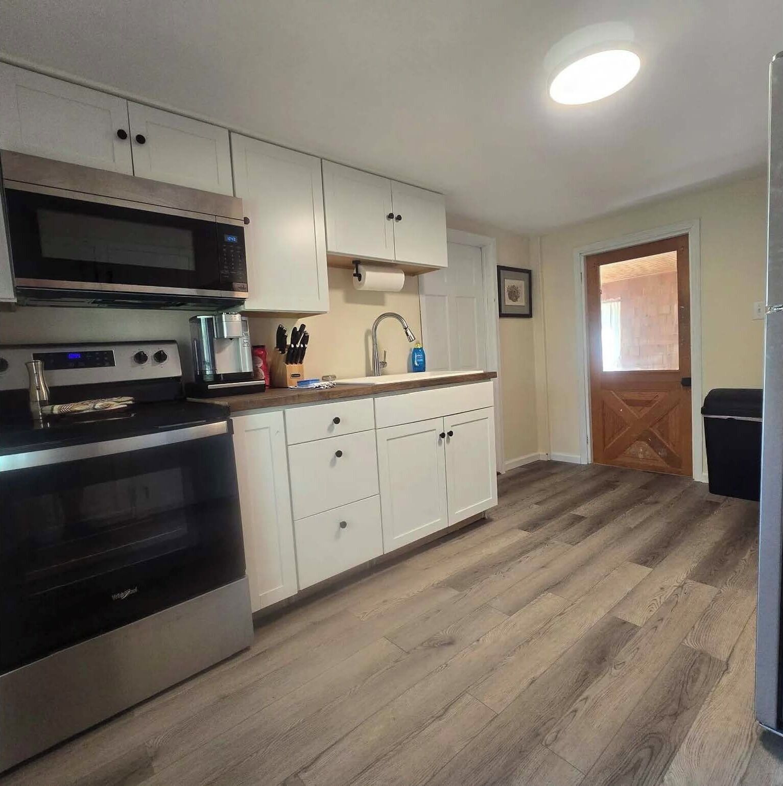 ثلاجة، ميكروويف، فرن، موقد طهي مسطح