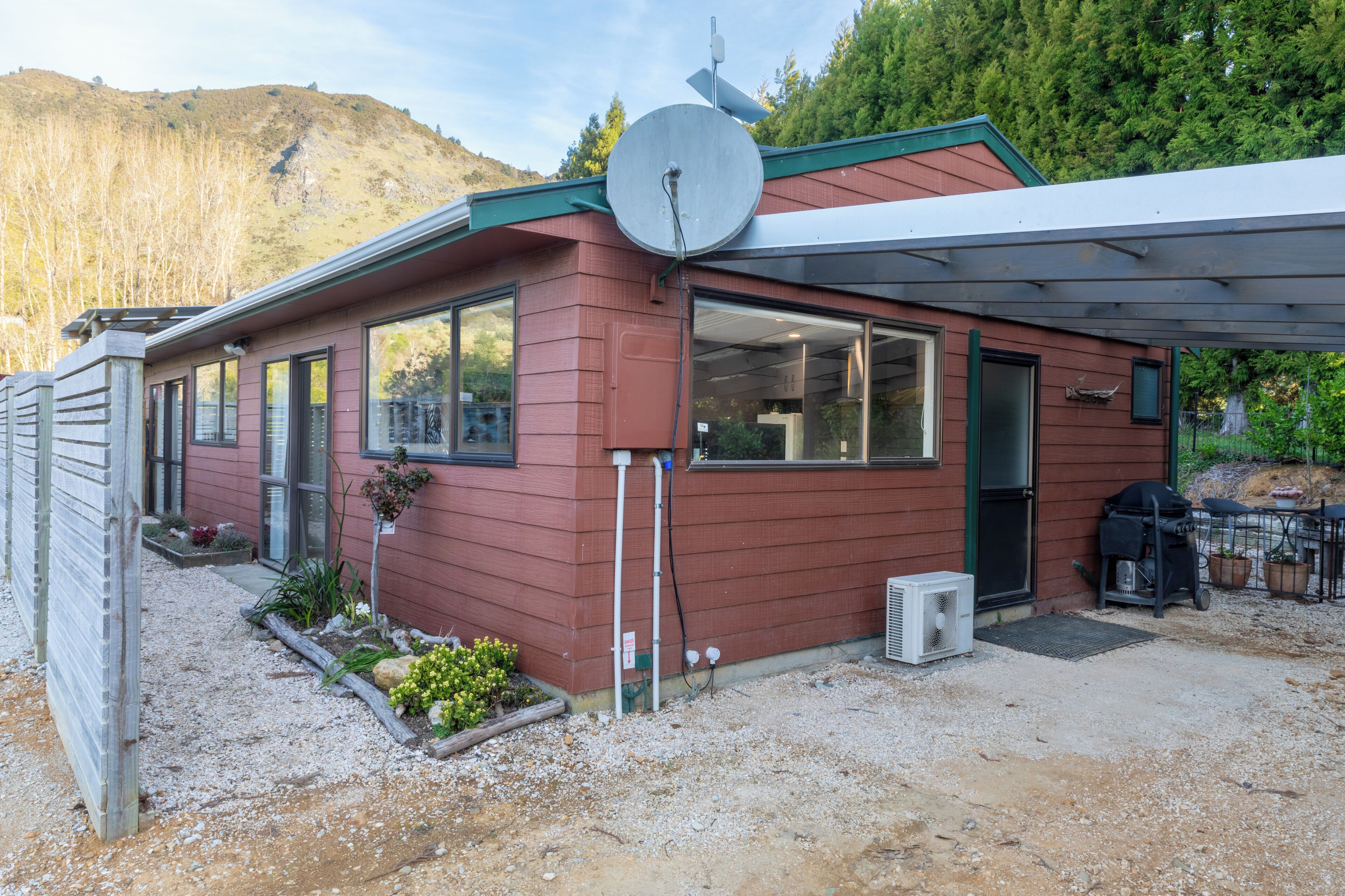 المنشأة من الخارج