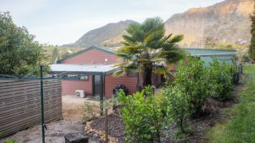 المنطقة المحيطة بالمنشأة