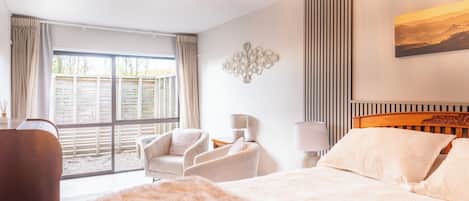 3 habitaciones, acceso a internet y ropa de cama