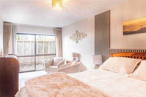 3 bedrooms, internet, bed sheets