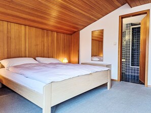 4 Schlafzimmer, Schreibtisch, Internetzugang