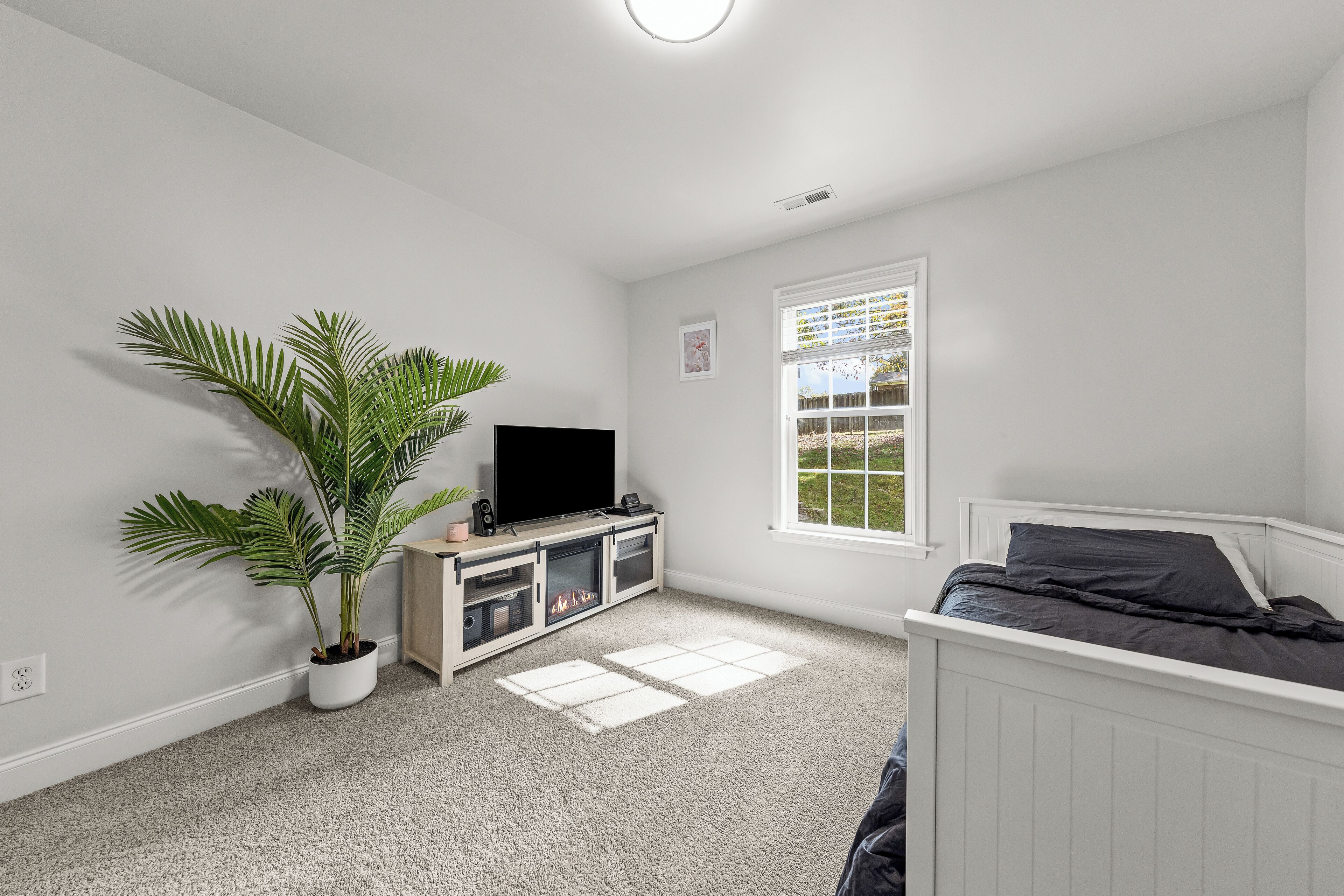 2 bedrooms, internet, bed sheets