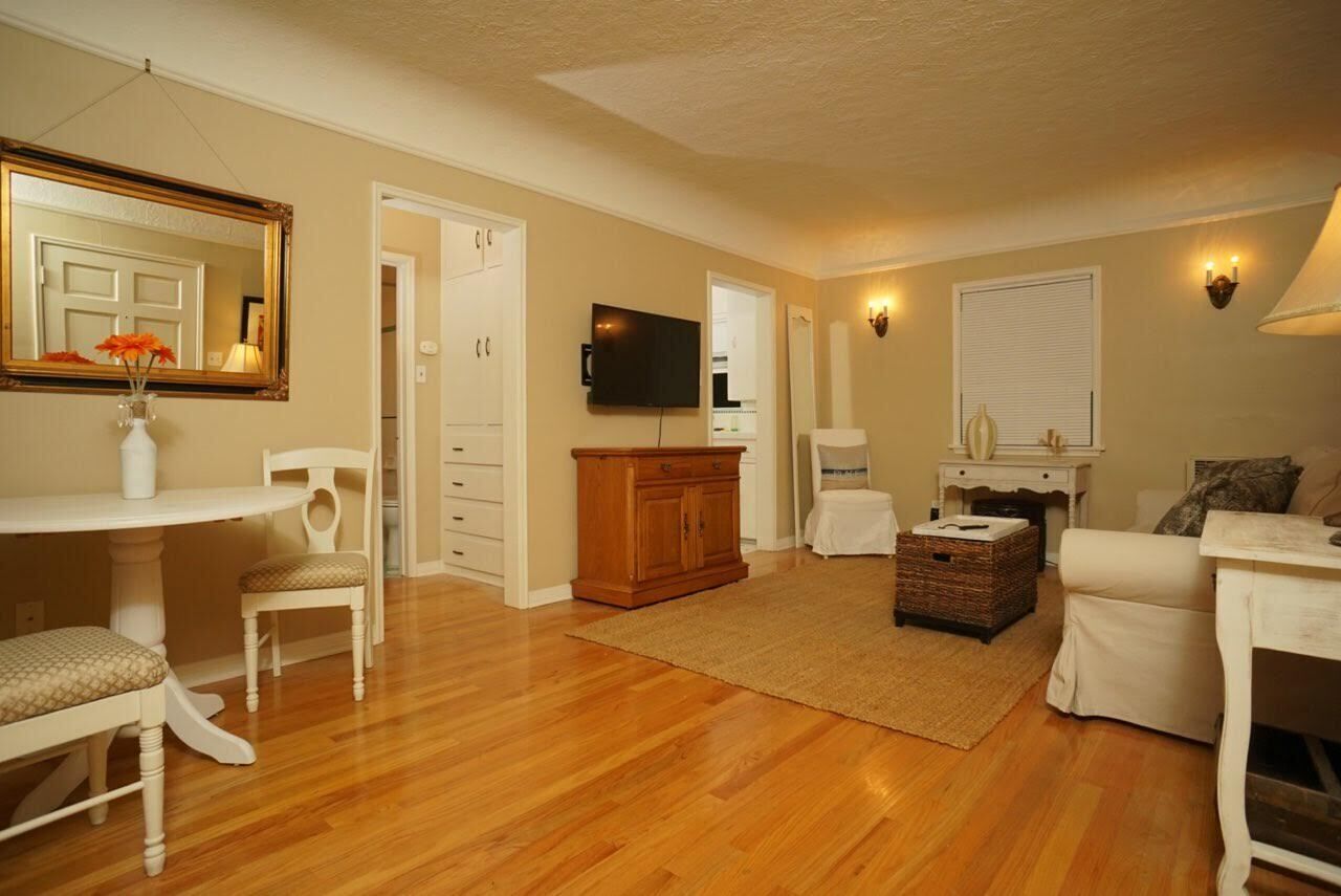 Spanish Style Apartment Two Blocks To The Beach - Long Beach, CA