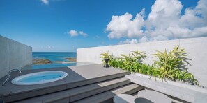 Outdoor pool - CELEVI Yomitan (Yomitan)