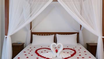 Phòng Suite tiện nghi đơn giản, quang cảnh vườn | Phòng tắm | Khăn tắm, xà phòng, dầu gội, giấy vệ sinh