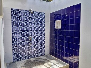 Handtücher, Seife, Shampoo, Toilettenpapier