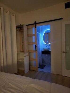 5 chambres, fer et planche à repasser, Wi-Fi gratuit, draps fournis