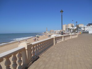 Beach nearby - Studio Sleeps 4 with Terrace (Chipiona)