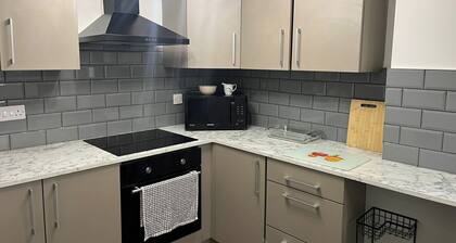 8Guests-4Bedroom-Wifi-Tv-Freeparking