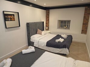 3 soverom, strykejern/-brett og sengetøy