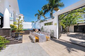 Outdoor dining - Felix Villa Vung Tau 7 rooms - 200m to the sea (Rạch Dừa)