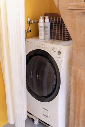 Cortinas opacas, tabla de planchar con plancha, wifi gratis