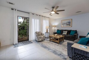 Smart TV - 3BR villa on fabulous Hilton Head Island - Easy Walk to Beach, Golf & Tennis (Hilton Head Island)