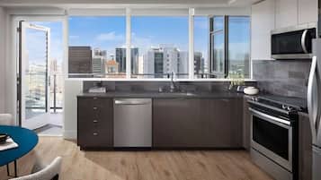 Refrigerador, microondas, horno y parrilla de estufa