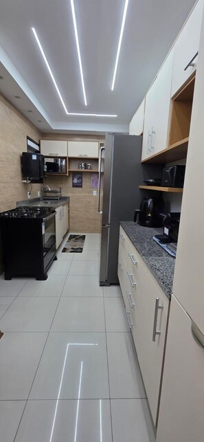 Private kitchen - Comfortable apartment with its own security 20 minutes from the COP30 event venue (Belém)