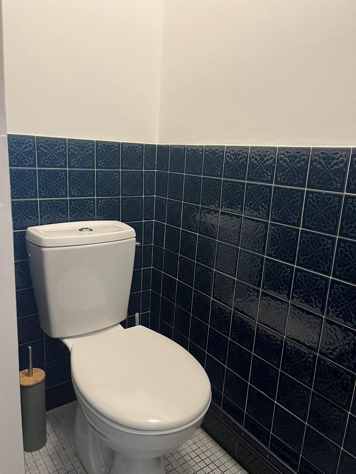 Dusch, handdukar, tvål och toalettpapper