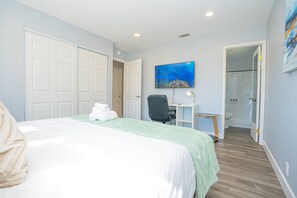 3 عدّة غرف نوم ومكواة/لوح كي وواي فاي وملاءات أسرّة