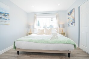 3 bedrooms, iron/ironing board, WiFi, bed sheets