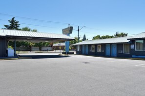 Exterior - Budget Motel (Portland)