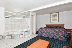 Desk, laptop workspace, free WiFi - Budget Motel (Portland)