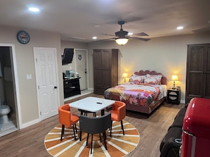 1 bedroom, desk, iron/ironing board, free WiFi