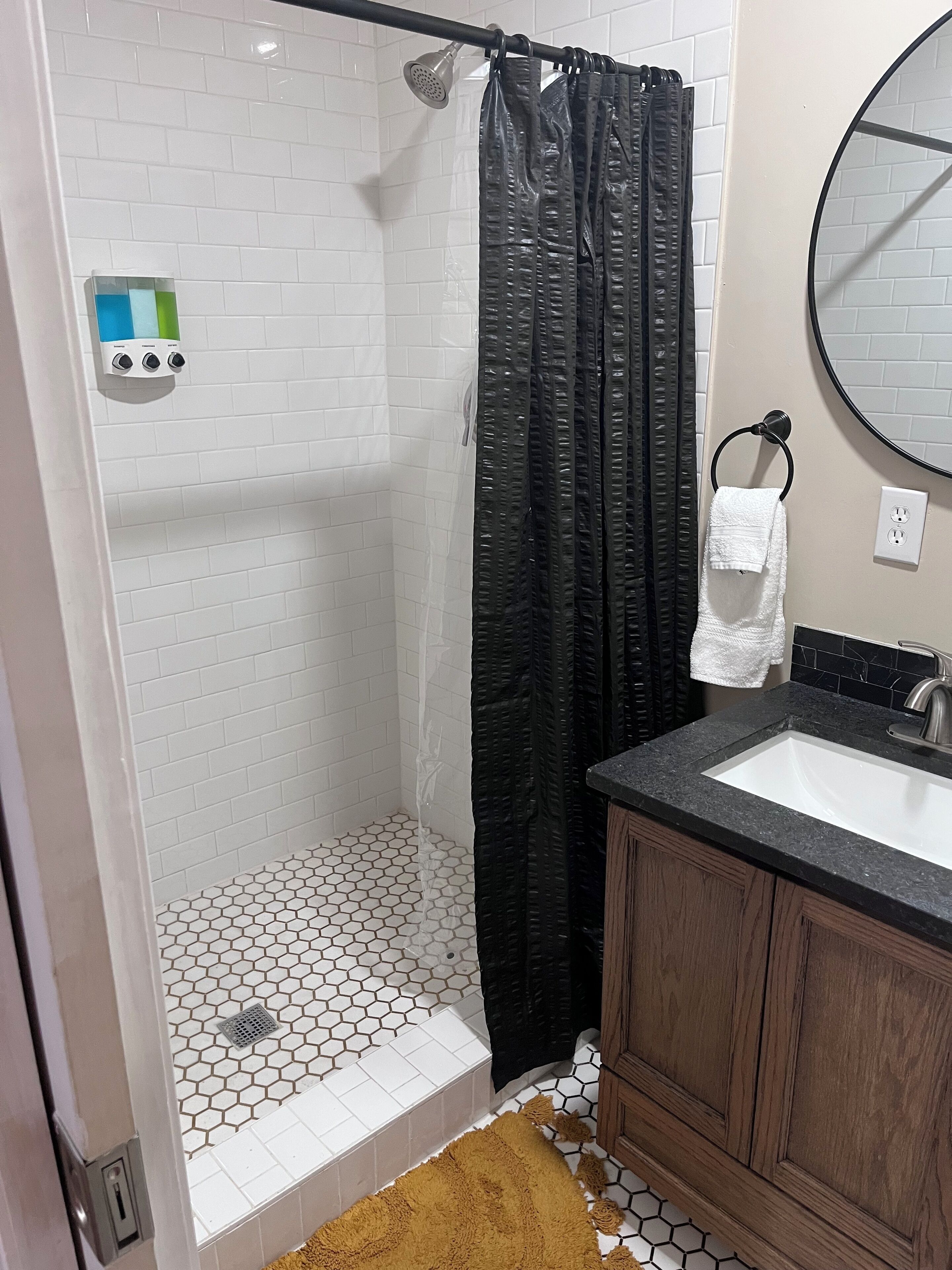 Shower, hair dryer, bidet, towels