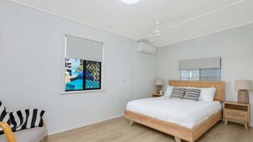 3 bedrooms, iron/ironing board, bed sheets