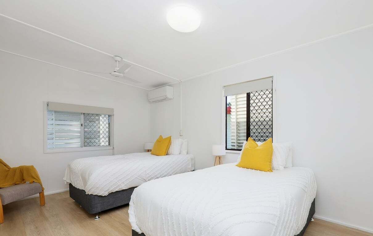 3 bedrooms, iron/ironing board, bed sheets